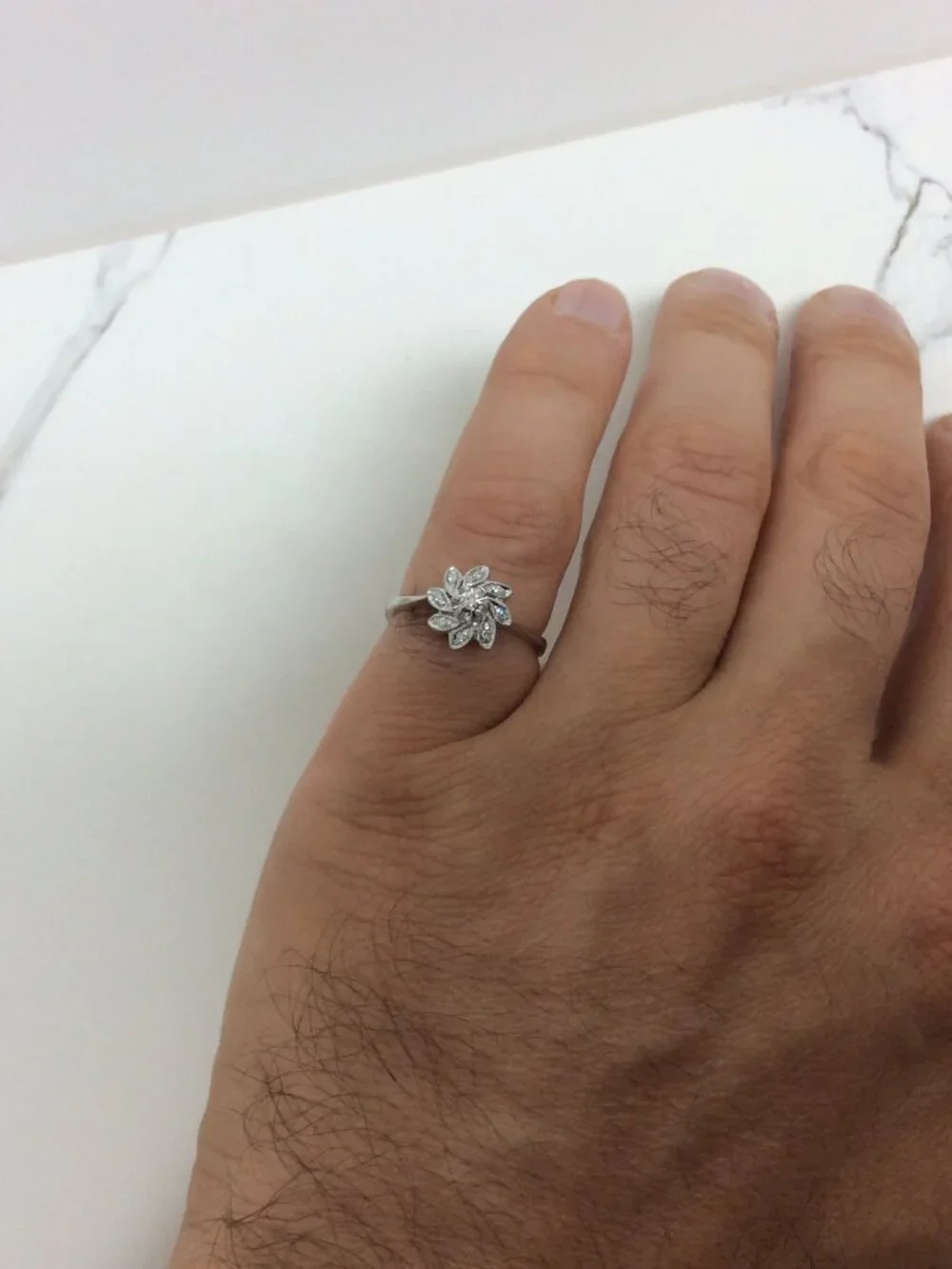18K White Real Solid Gold Flower Diamond Lady Ring Size 7.5      3.40 gr